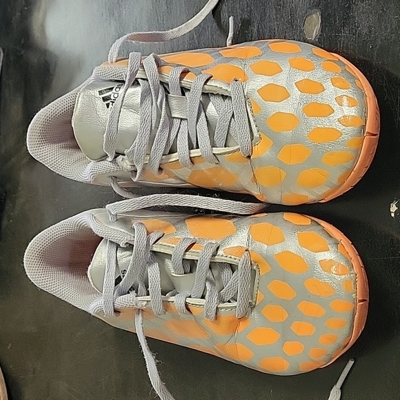 Adidas predito soccer shoe - Picture 1 of 11